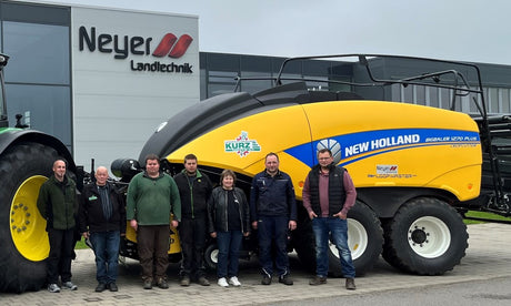 Großpackenpresse mit Müthing Vorbauhäcksler für Lohnunternehmen Kurz