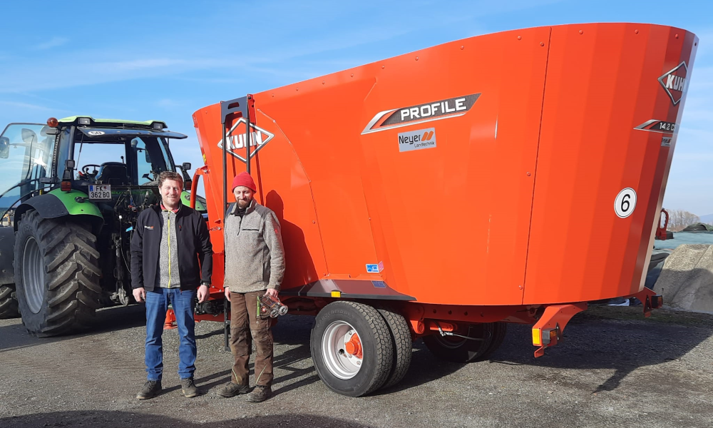 KUHN Futtermischwagen geht an Familie Kathan
