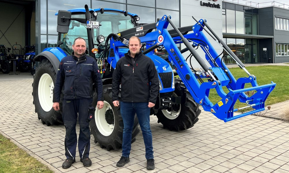 Ein T4 PowerStar mit Frontlader für den Forstbetrieb