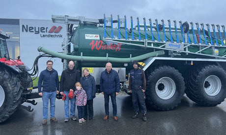 Neues Güllefass mit 15 Meter Verteiler