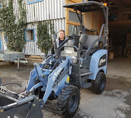 Vollelektrischer Neuzugang auf dem Pferdehof: MONA Lunar