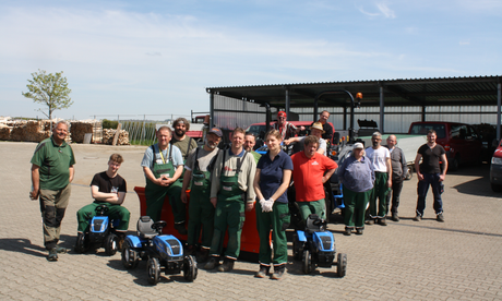 St. Elisabeth-Stiftung bekommt Traktoren für Groß und Klein