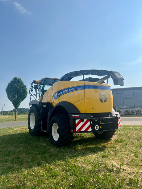 New Holland Feldhäcksler