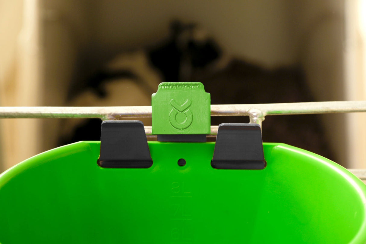 Kerbl Eimerhalter mit Auswurfsicherund Bucket Guard, 3er-Pack 3 Packung 1407