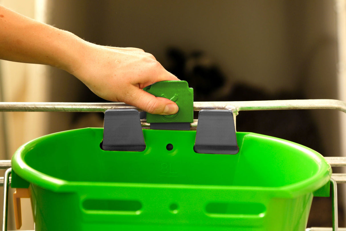 Kerbl Eimerhalter mit Auswurfsicherund Bucket Guard, 3er-Pack 3 Packung 1407