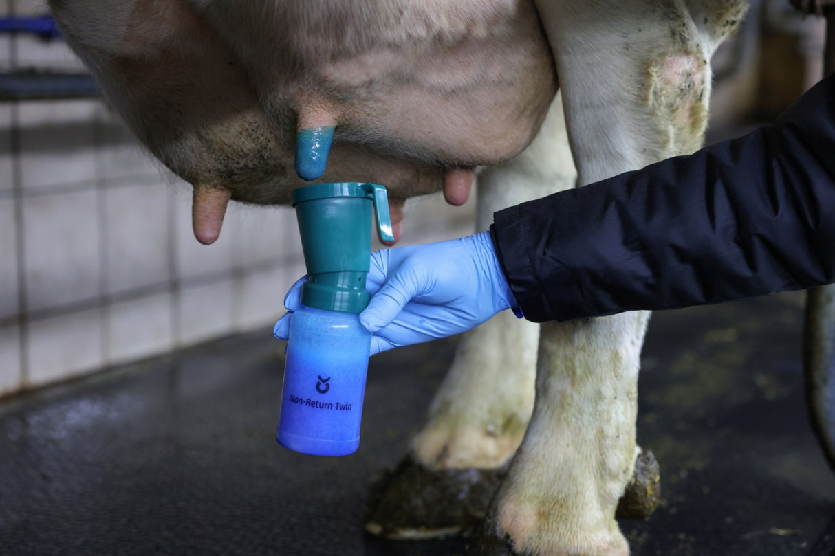 Kerbl Dippbecher für dickflüssige Mittel Non-Return Twin 300 ml - 15647