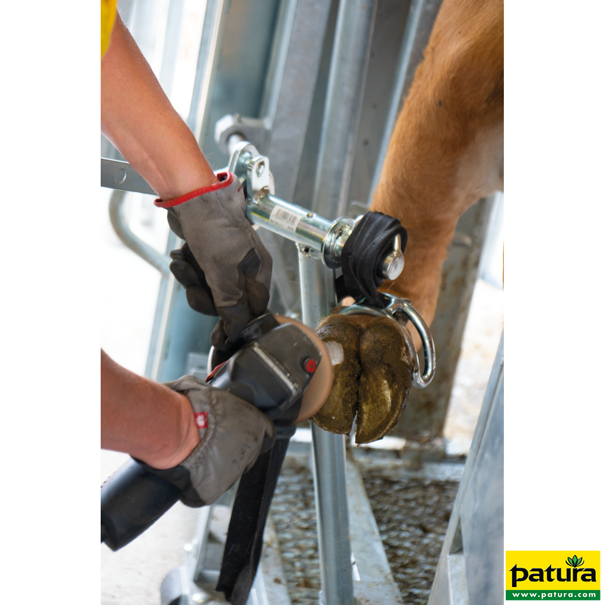 Patura - Behandlungsstand A8000 Kaiserschnitt mit Seitenverengung, Heckschiebetüre - 302810