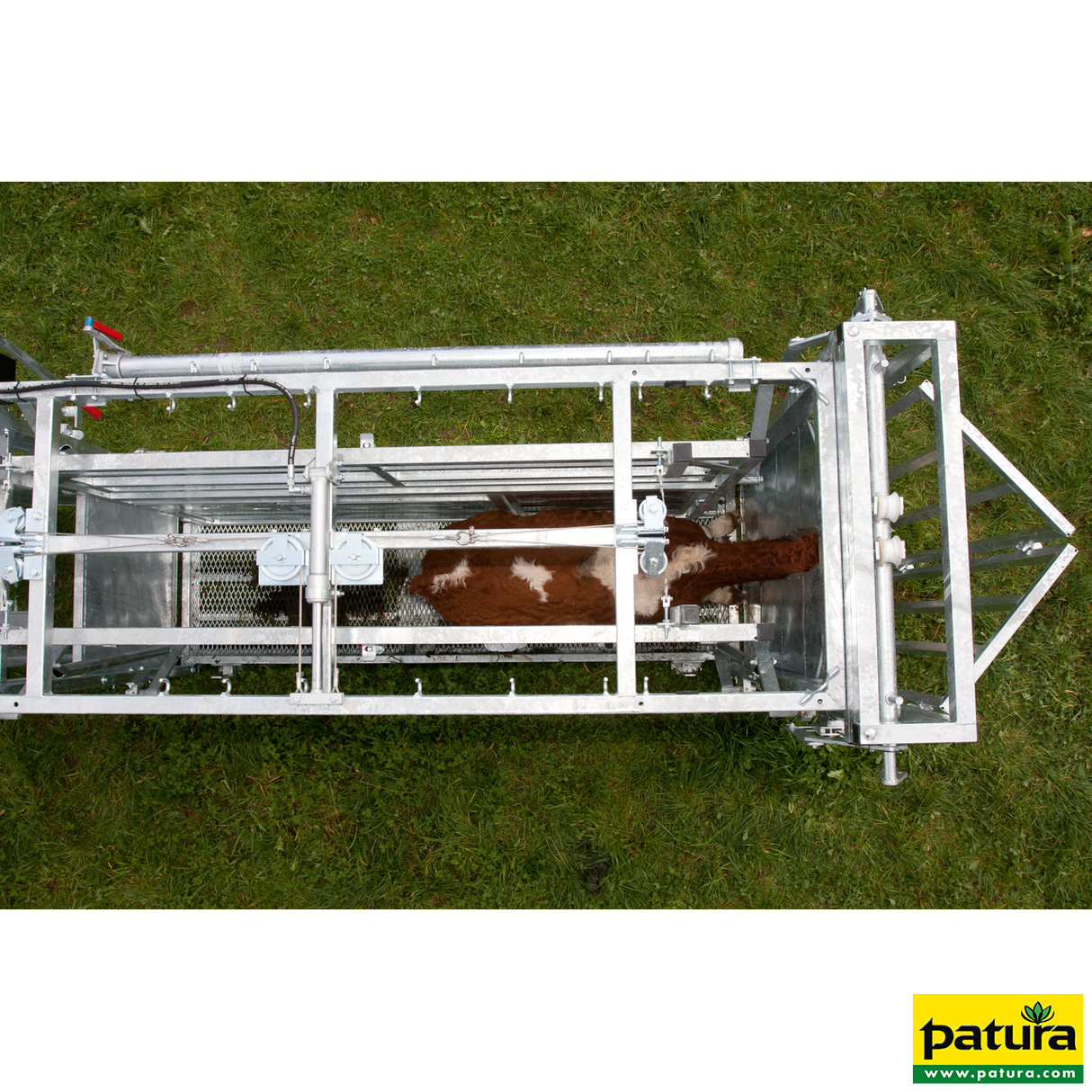 Patura - Behandlungsstand A8000 Kaiserschnitt mit Seitenverengung, Heckschiebetüre - 302810