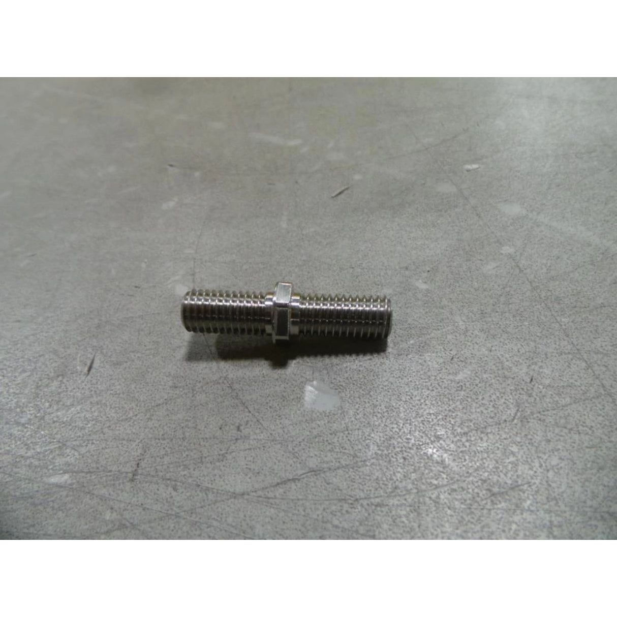 New Holland original Ersatzteil GEWINDEBOLZEN 48130594