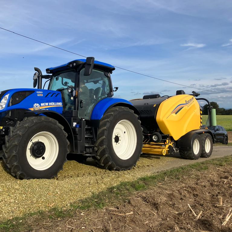 New Holland Roll Baler 125 Rundballenpresse
