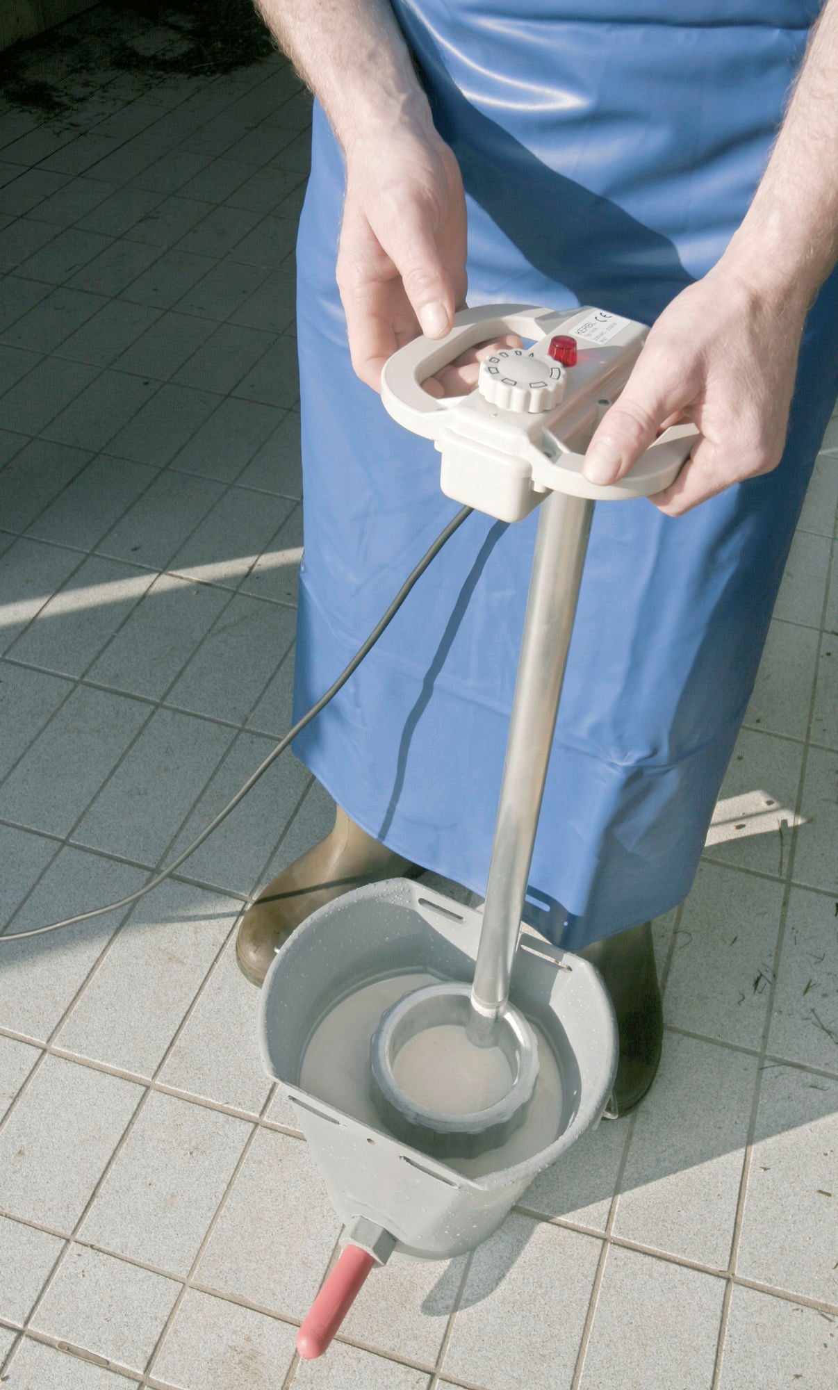 Kerbl Kälbermilcherwärmer mit Bügelgriff 1418