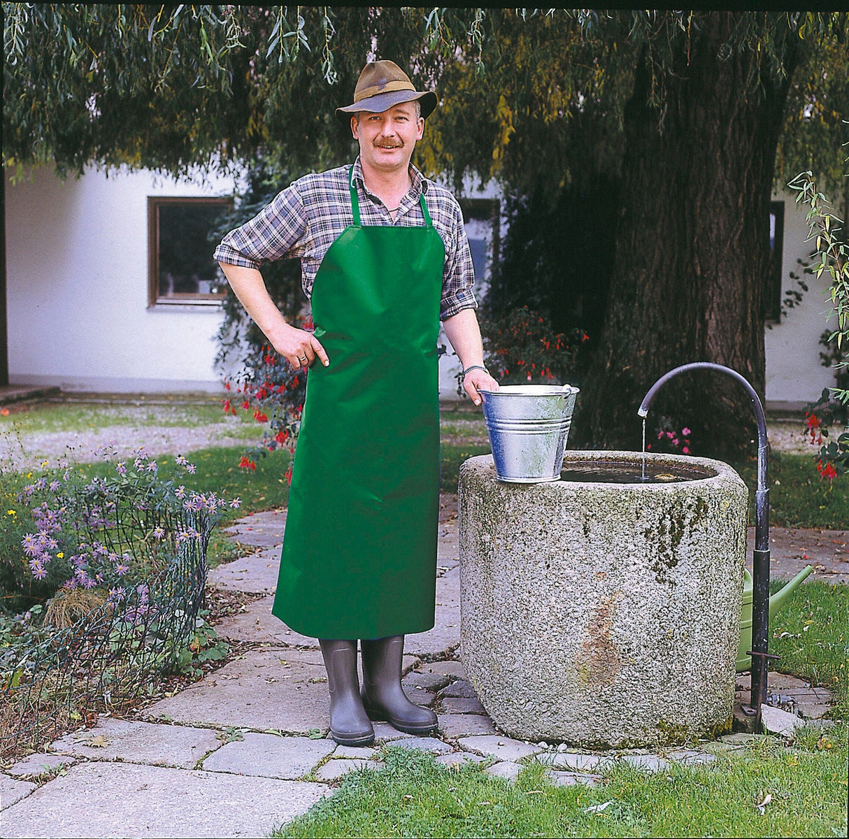 Kerbl Melk- und Waschschürze grün 80 x 120 15149