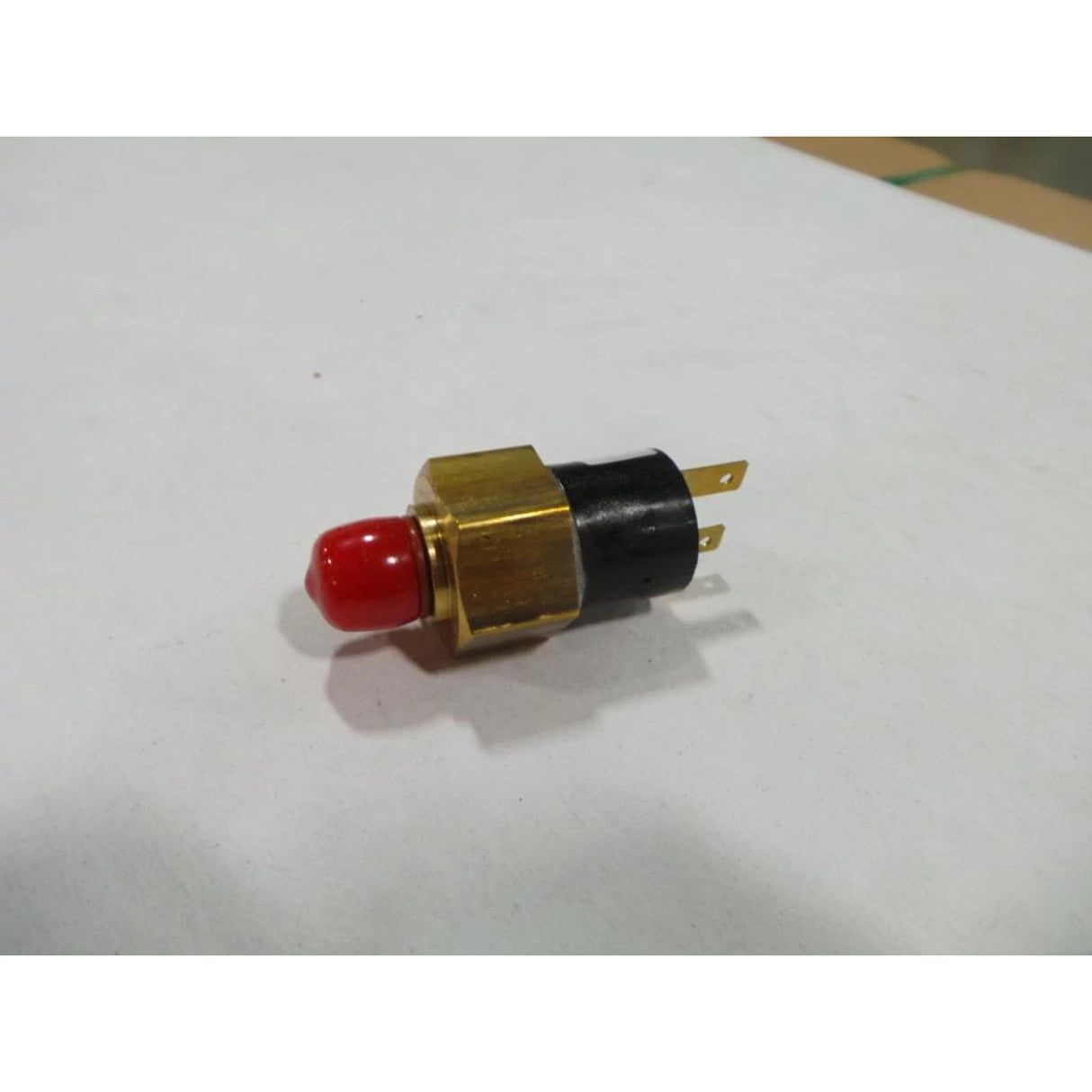 New Holland original Ersatzteil DRUCKSCHALTER 84155716