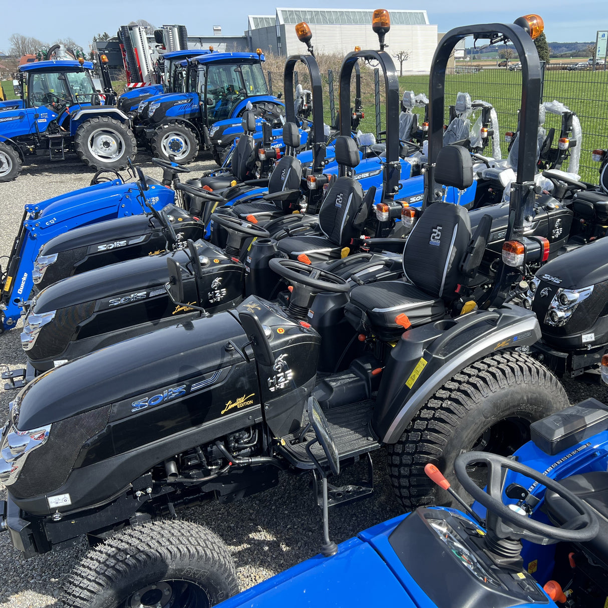 Solis 26 HST Black Panther