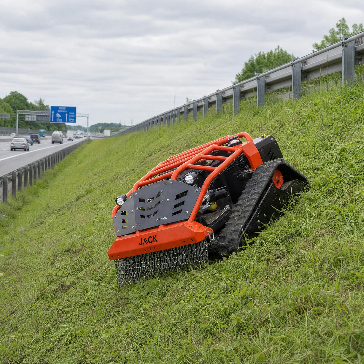 Jack Mulcher ferngesteuerte Mähraupe mit Mulchdeck für Steilhänge