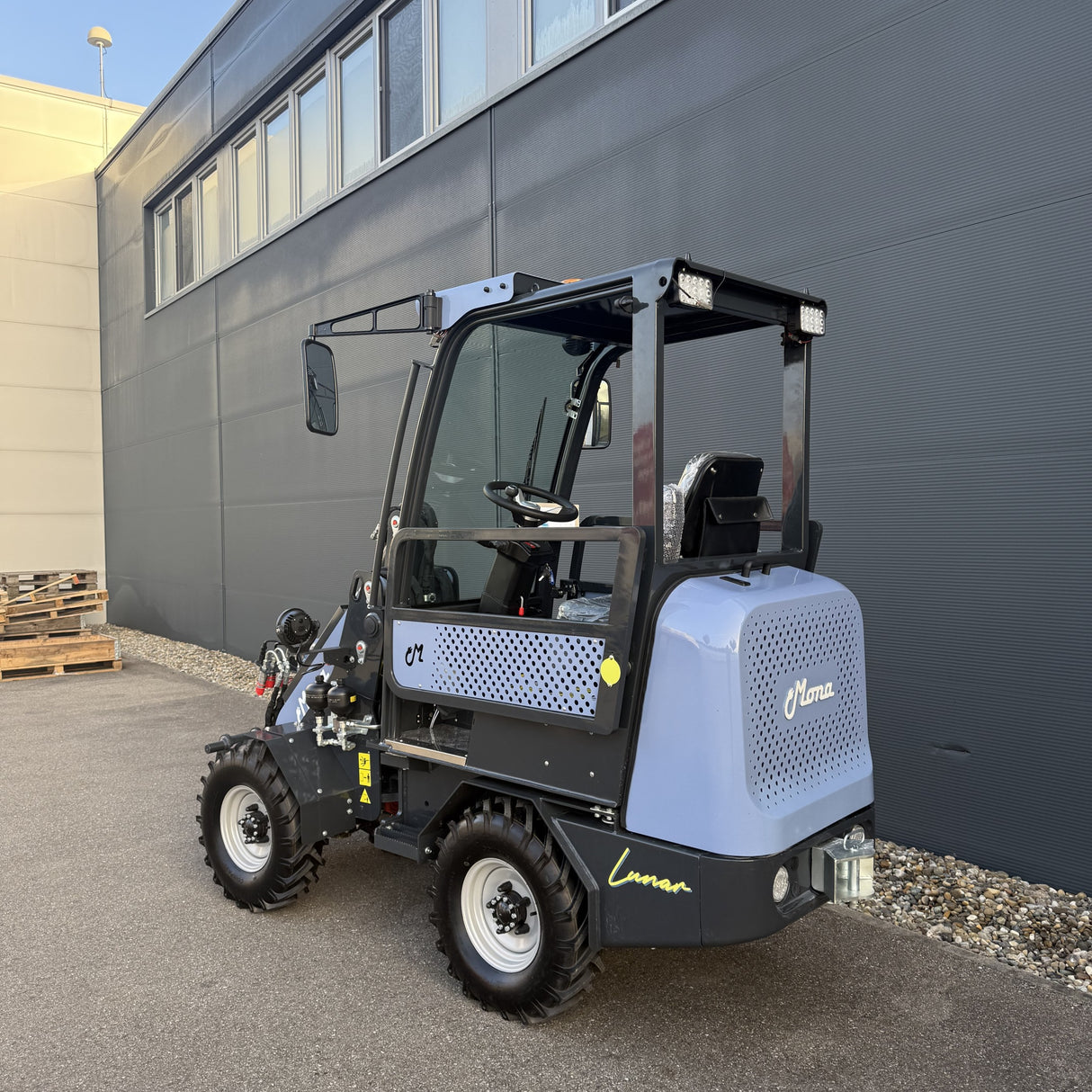 MONA Lunar elektrischer Hoflader