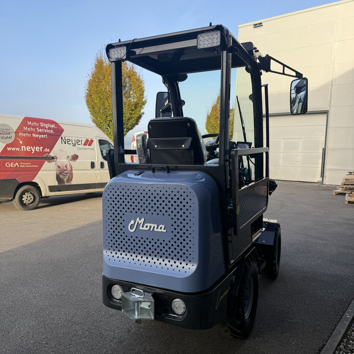 MONA Lunar elektrischer Hoflader