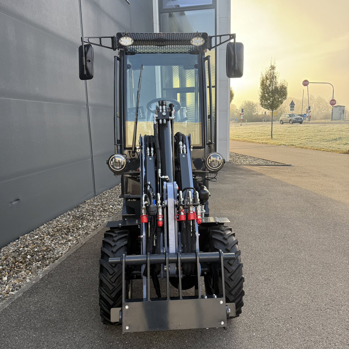 MONA Lunar elektrischer Hoflader