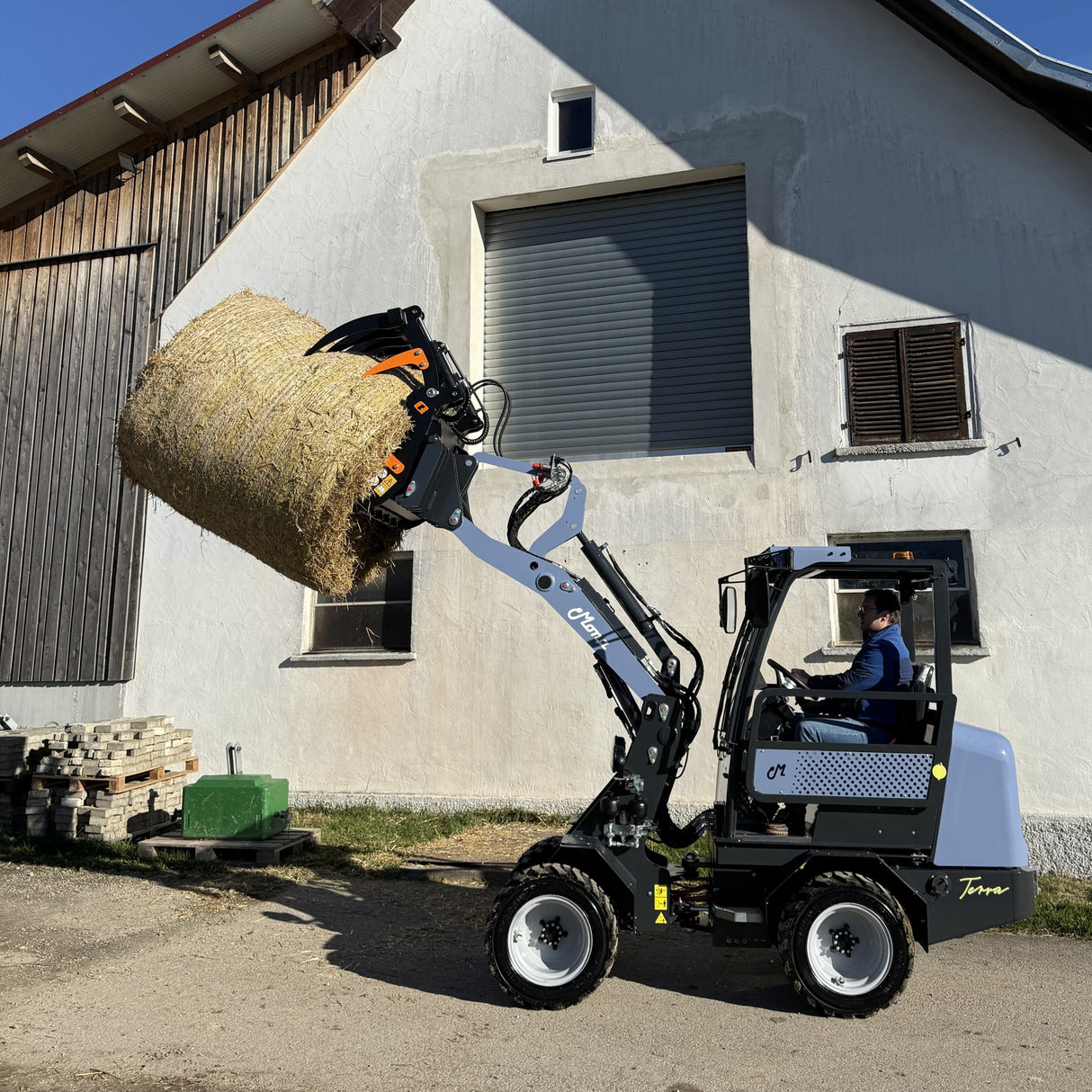 MONA Terra elektrischer Hoflader