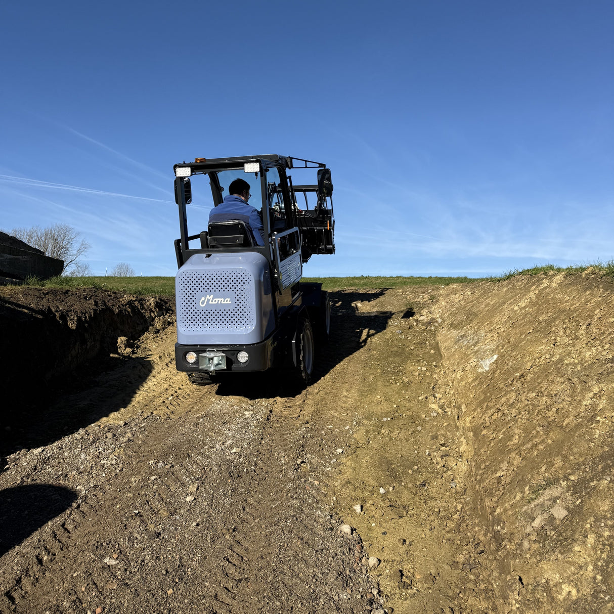 MONA Terra elektrischer Hoflader