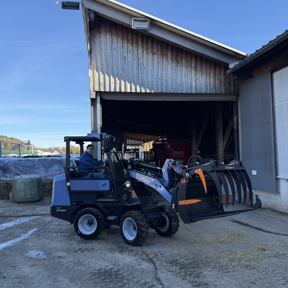 MONA Terra elektrischer Hoflader