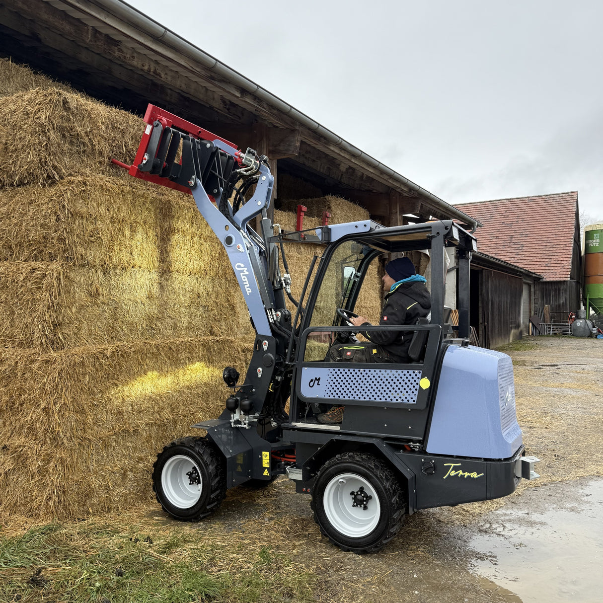 MONA Terra elektrischer Hoflader