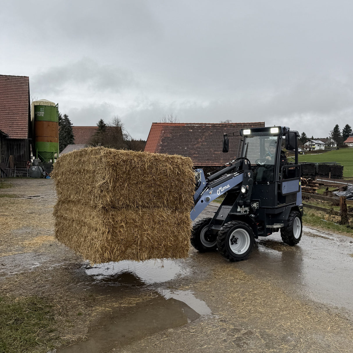 MONA Terra elektrischer Hoflader