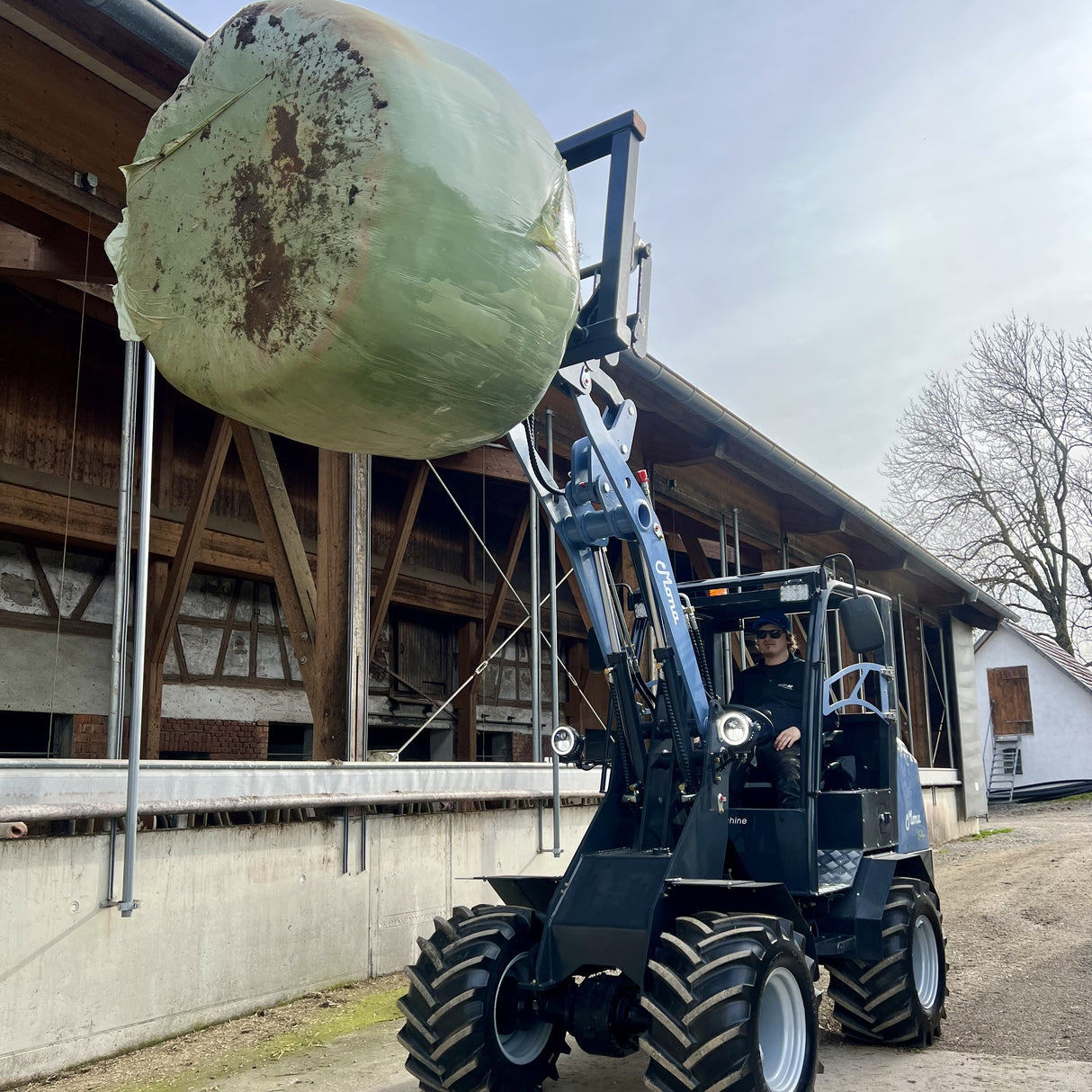 MONA Solara elektrischer Radlader