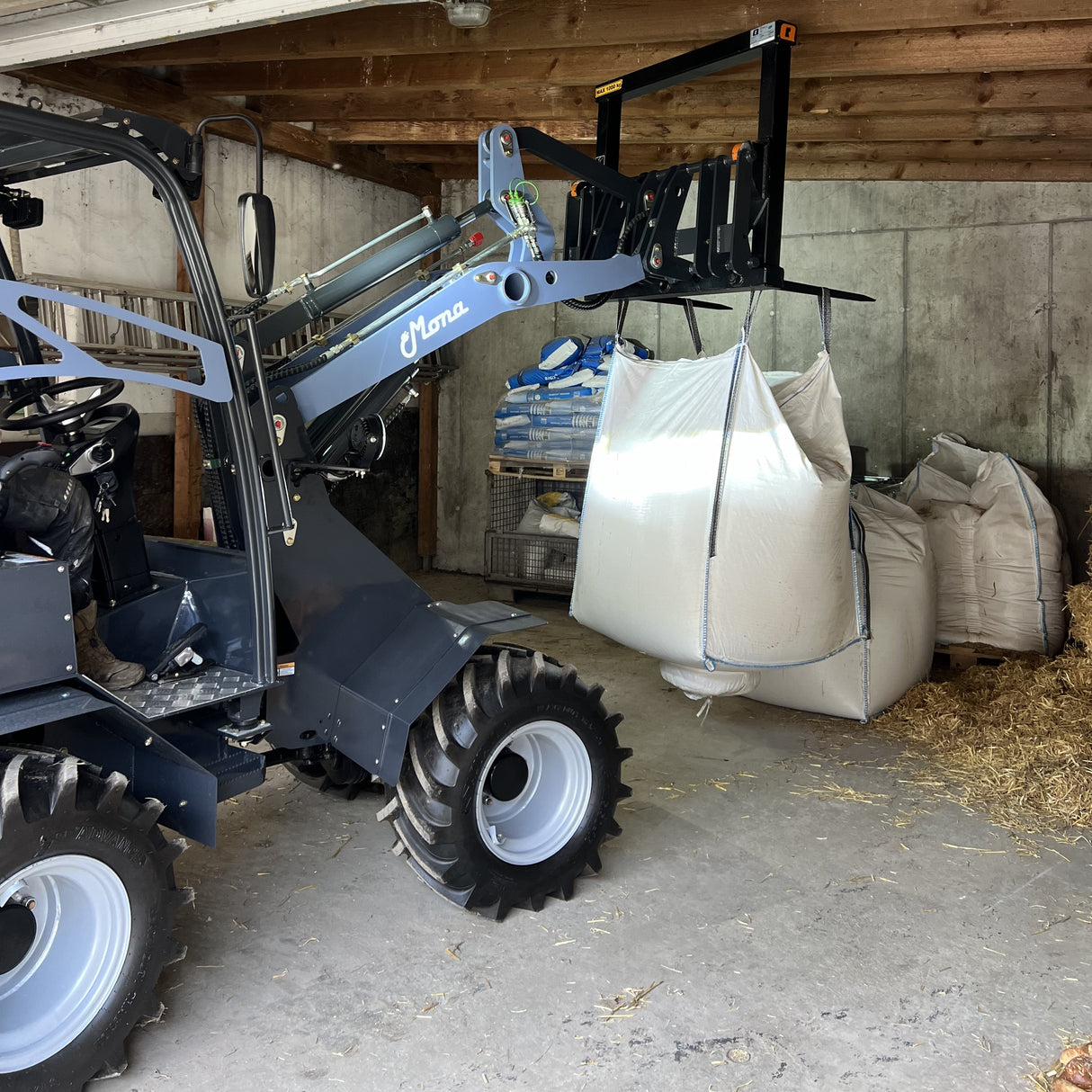 MONA Solara elektrischer Radlader