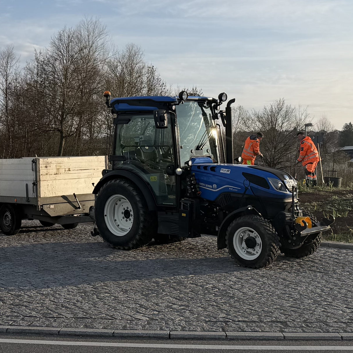 New Holland T4.100 N Schmalspur-Traktor