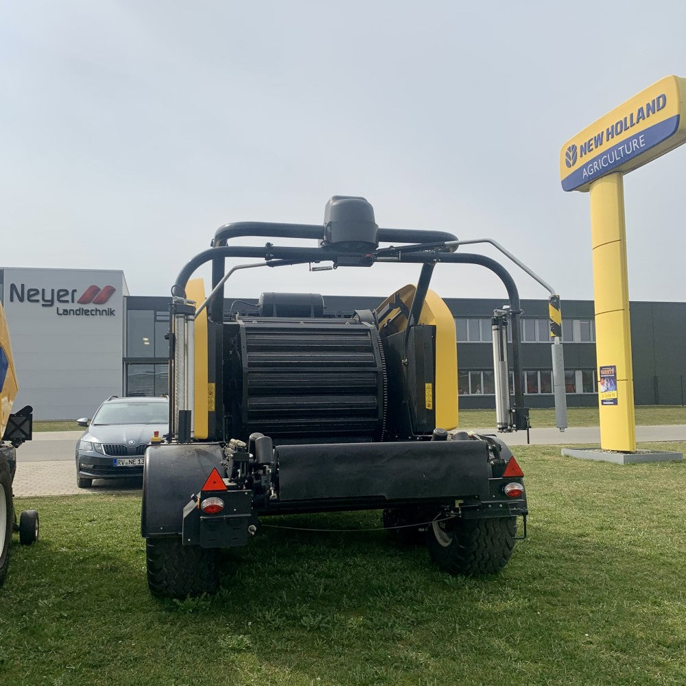 New Holland Roll Baler 125 Rundballenpresse