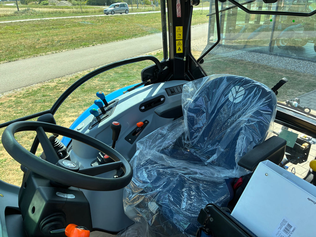 New Holland T5.100S Traktor mit Frontlader im Angebot