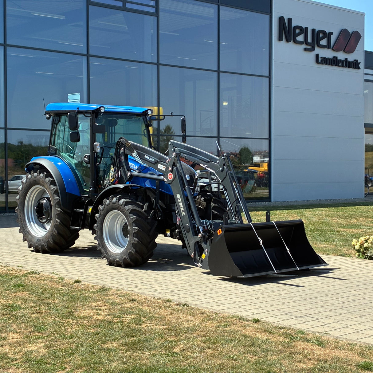New Holland T5.100S Traktor mit Frontlader im Angebot