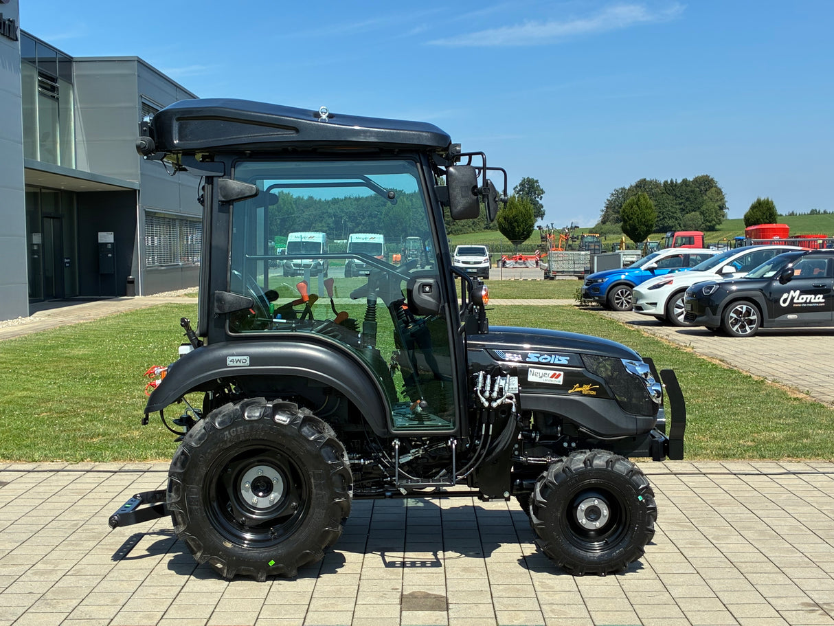 Solis 26 9+9 mit Kabine Black Panther Sonderlackierung