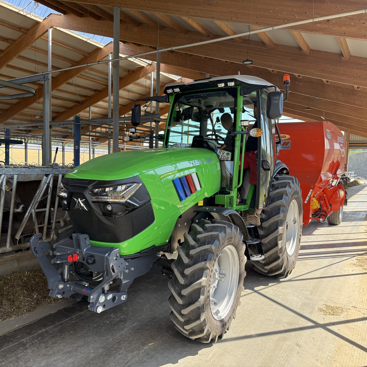 Xeevo E904i Elektro-Traktor mit 100 PS