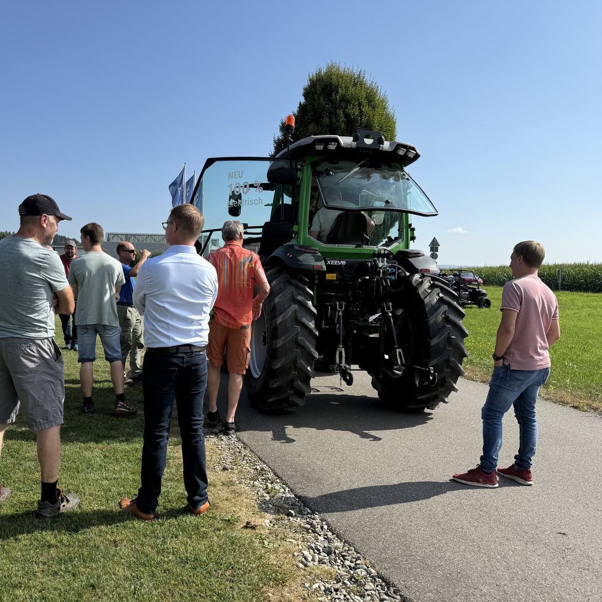 Xeevo E904i Elektro-Traktor mit 100 PS