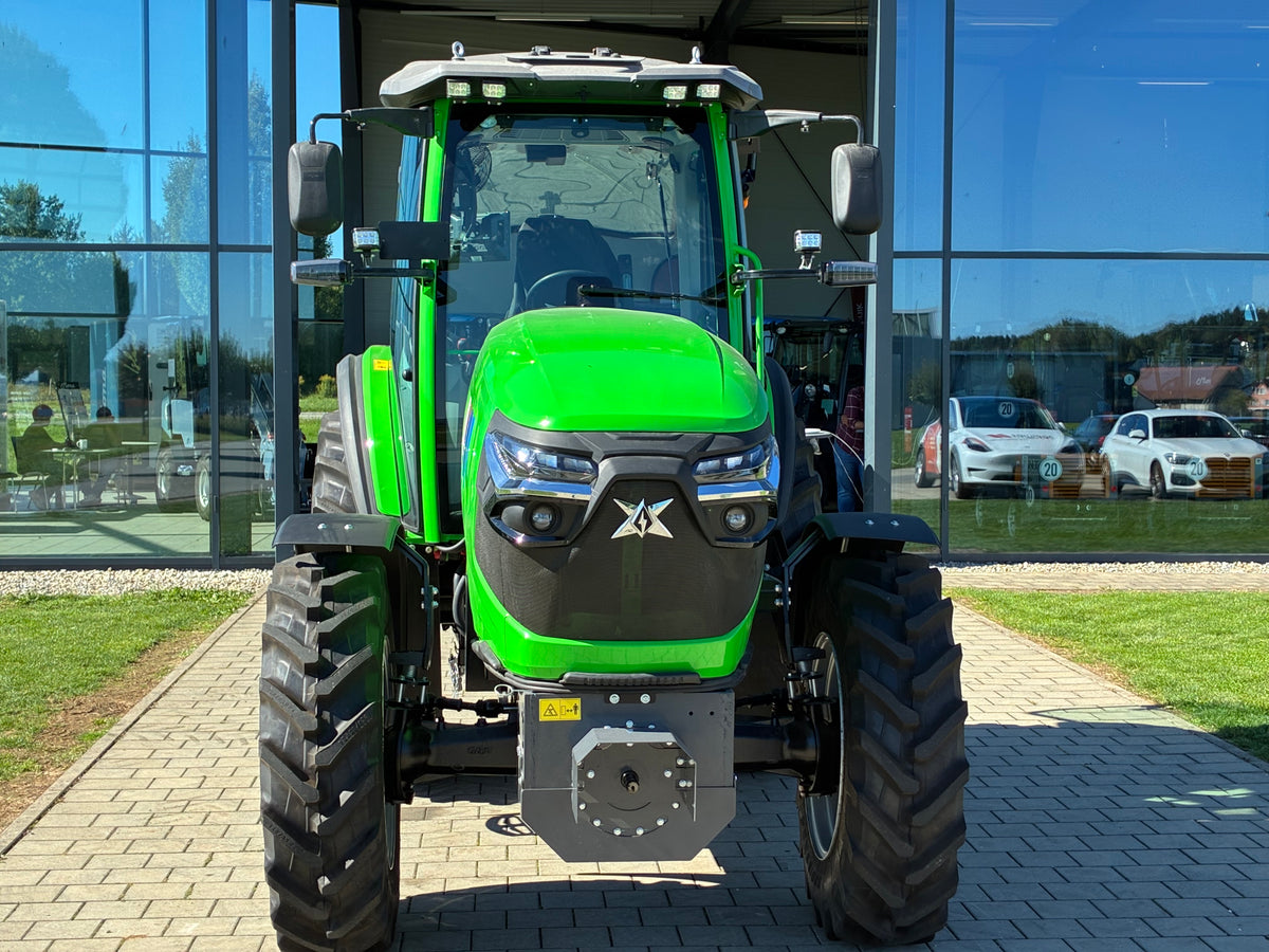 Xeevo E904i Elektro-Traktor mit 100 PS