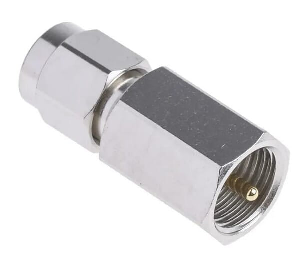 Adaptateur droit 50Ω RF FME mâle vers SMA mâle 900MHz