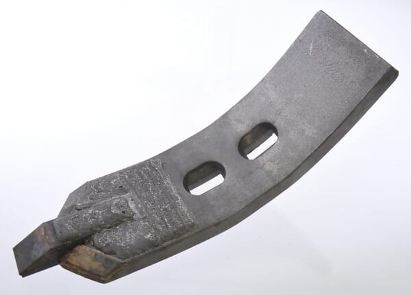 KRAMP Grubberspitze 354x100x20mm, gehärtet, gekrümmt, 2 Löcher, passend für Quivogne CP509CN