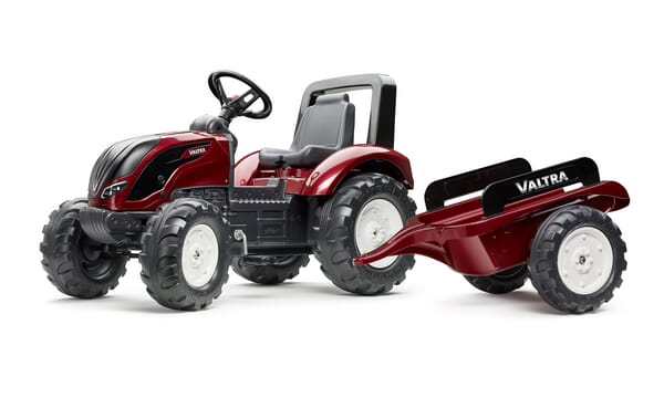 Tracteur Valtra avec remorque