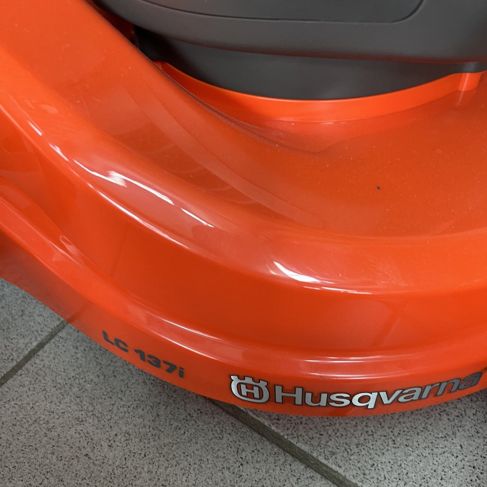 Husqvarna LC 137i +B140/C80 mit Akku und Ladegerät Akku-Rasenmäher 970 50 09-04