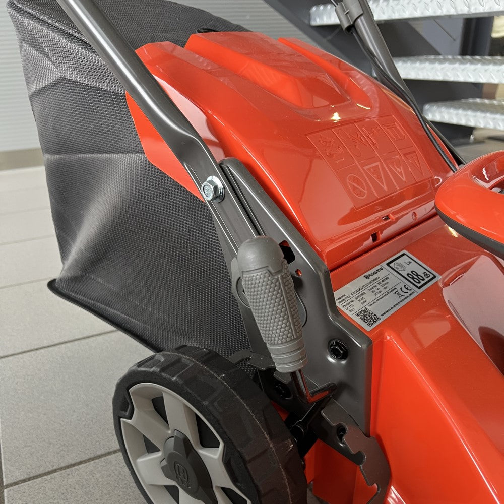 Husqvarna LC 137i +B140/C80 mit Akku und Ladegerät Akku-Rasenmäher 970 50 09-04