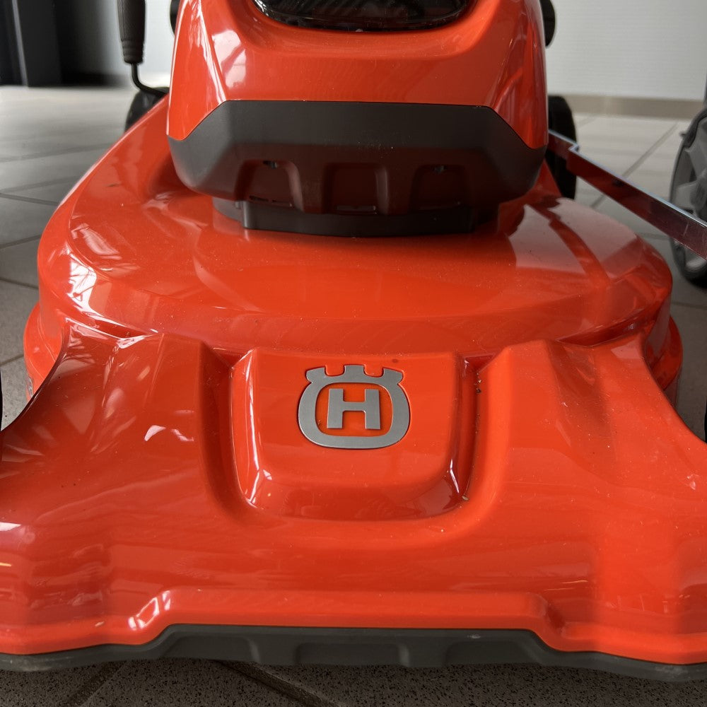 LC 142iS including battery and charger