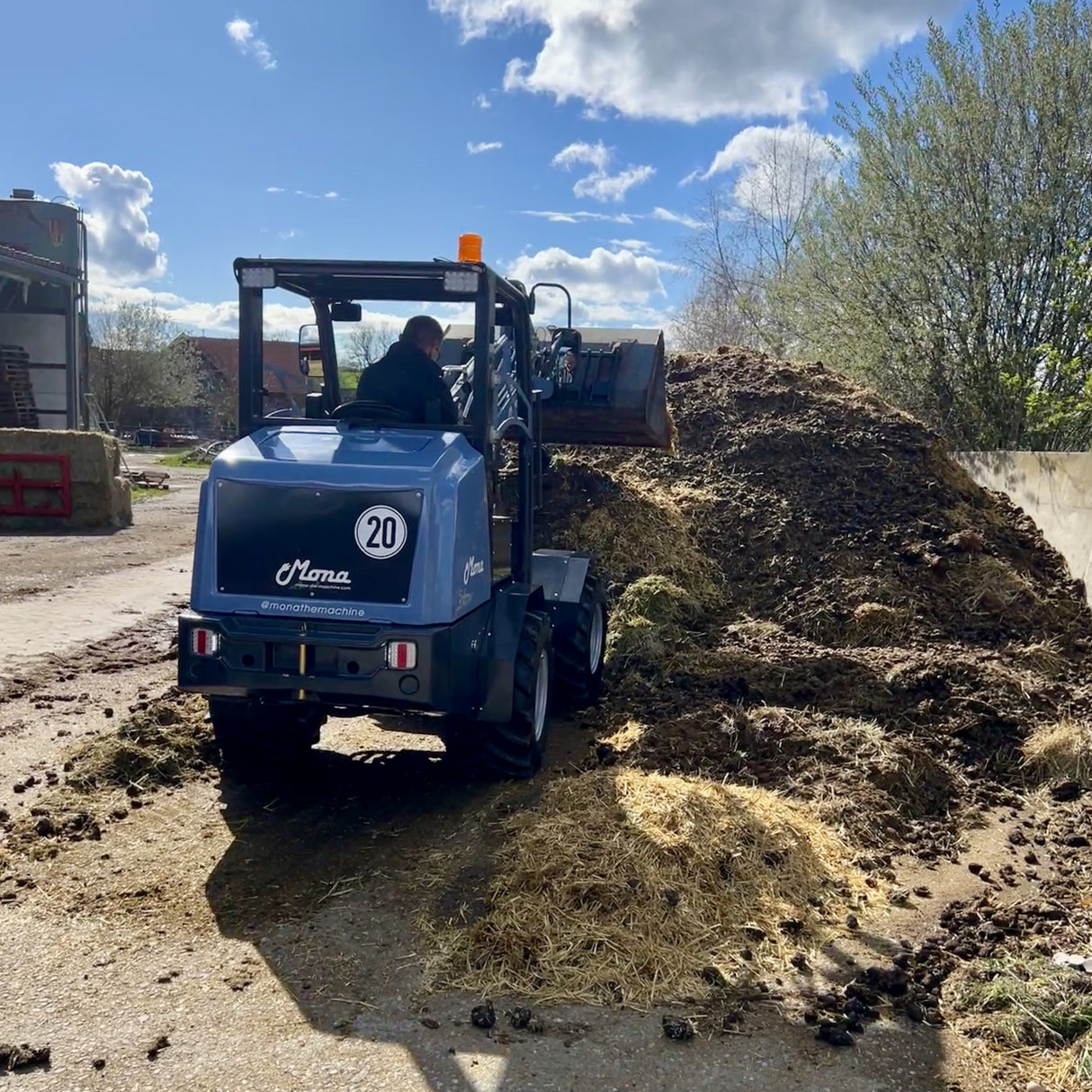 MONA Solara elektrischer Radlader
