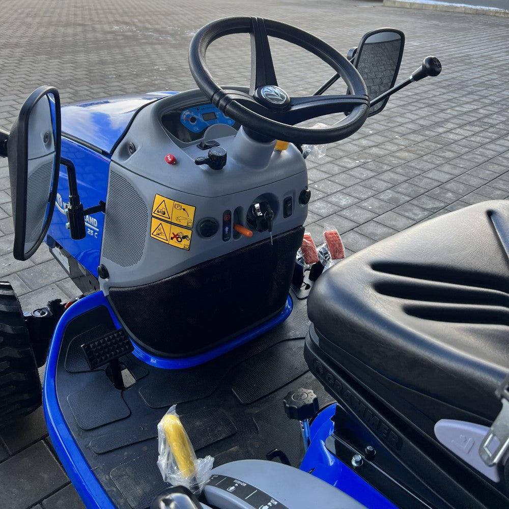 New Holland Boomer 25 kompakter Traktor