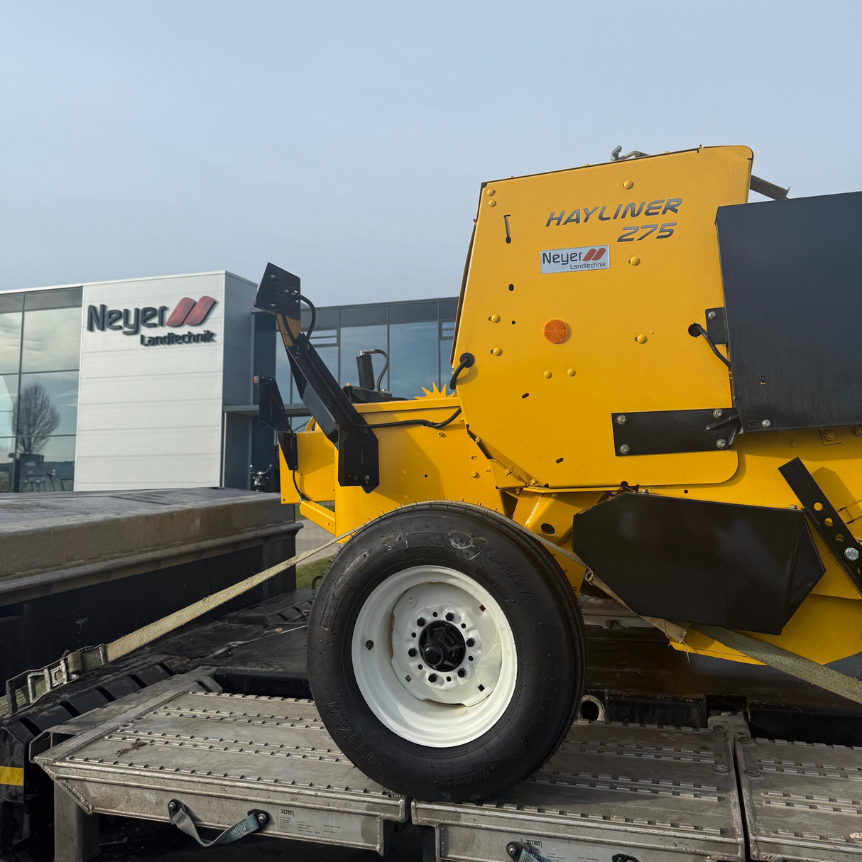 New Holland Hayliner 275 Hochdruckballenpresse