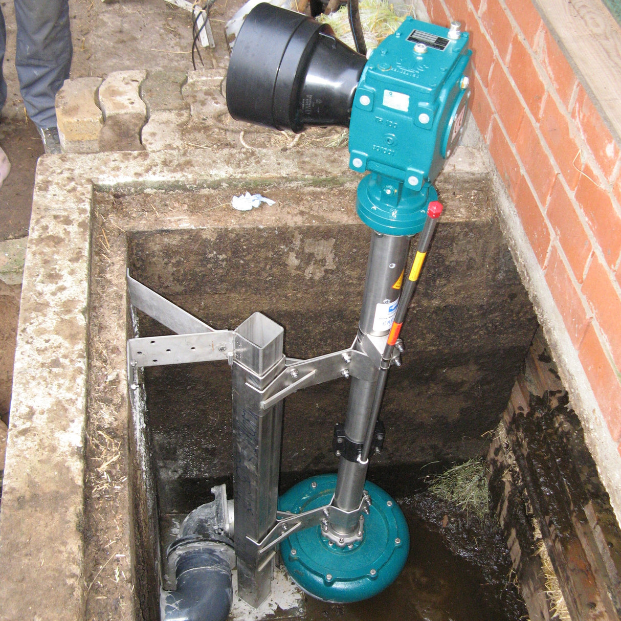 Long shaft centrifugal pump