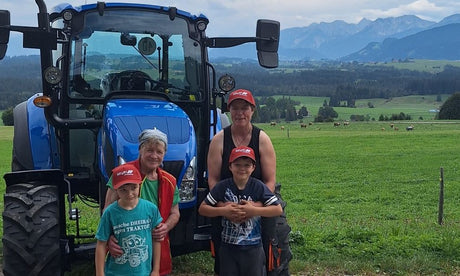 Ein neuer New Holland T4.75 für Familie Höbel