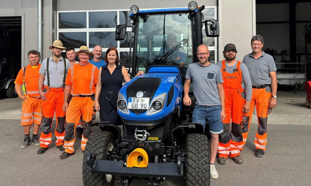 Neuer Schmalspurtraktor von New Holland für den Bauhof Baindt