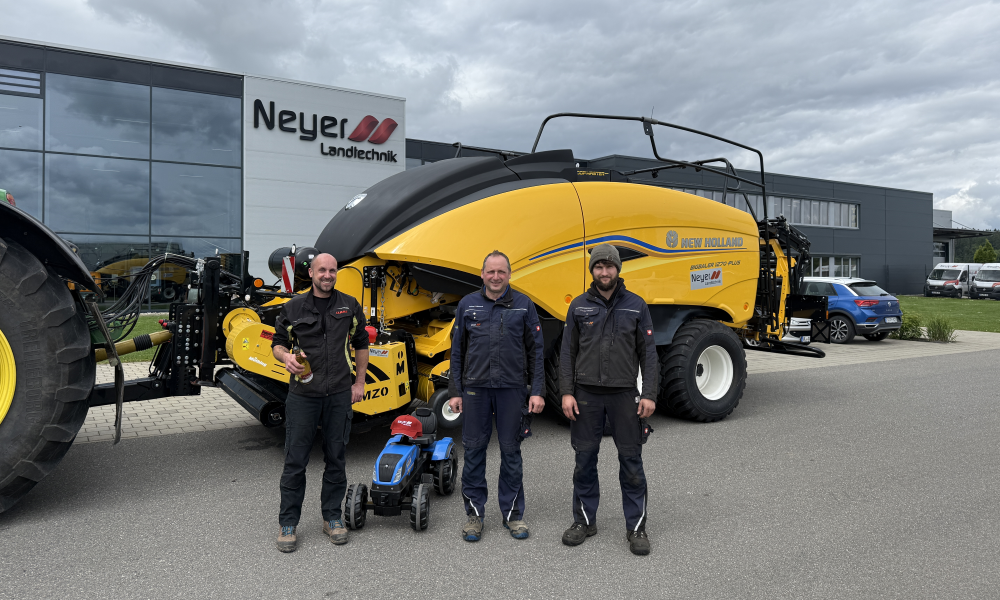 Power im Doppelpack: BigBaler 1270 RC & Müthing Vorbauhäcksler